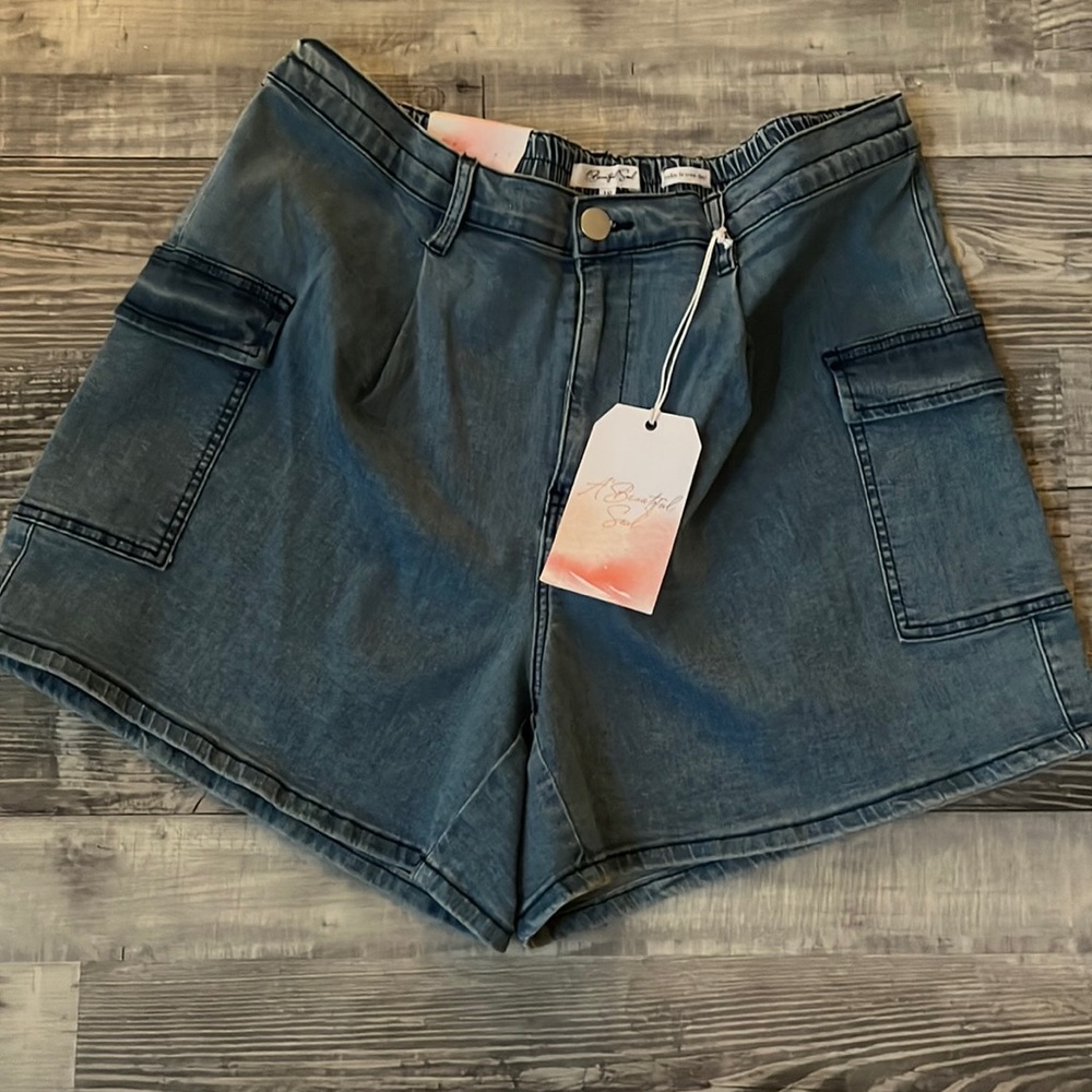 Altar’d State / A Beautiful Soul Size 18 denim / jean shorts NWT 5 1/2” inseam